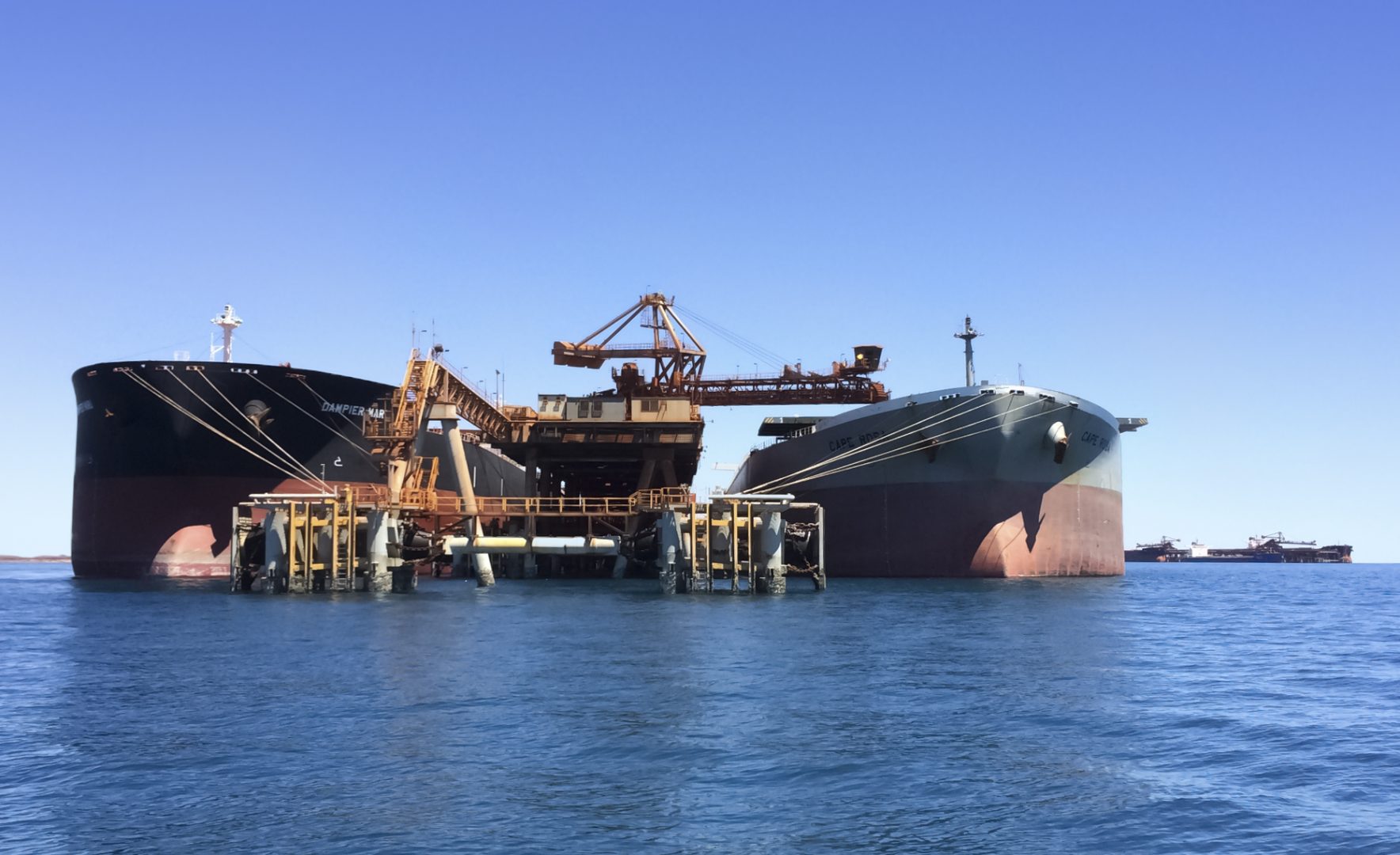 Shiploader between two bulk carriers at port
